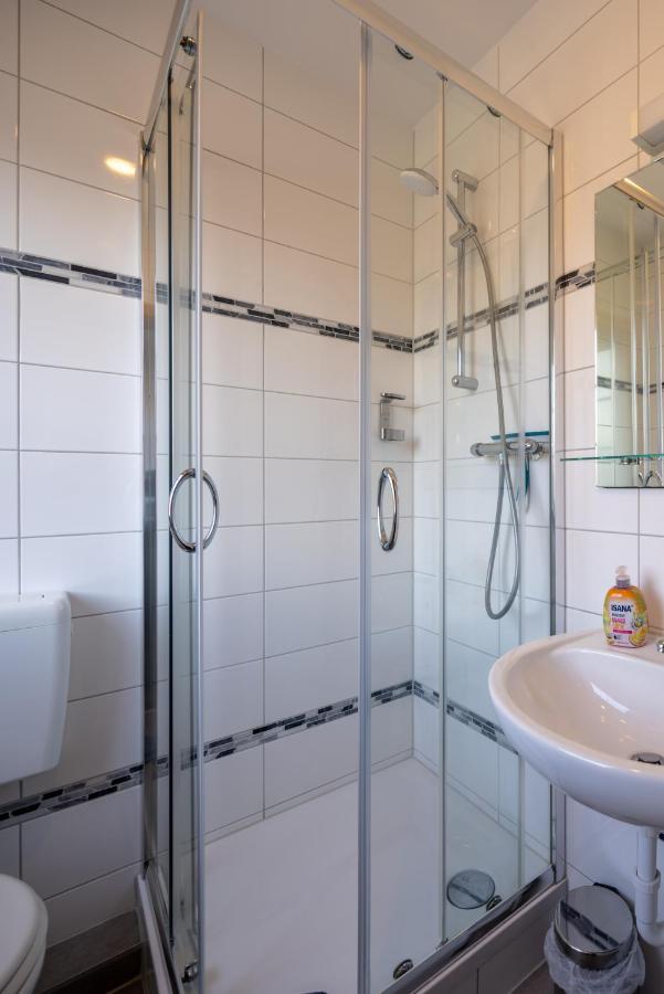 Apartment Gaestehaus Olympia Wilhelmshaven - Moderne Einzelzimmer Mit Eigenem Bad Fuer Monteure *
