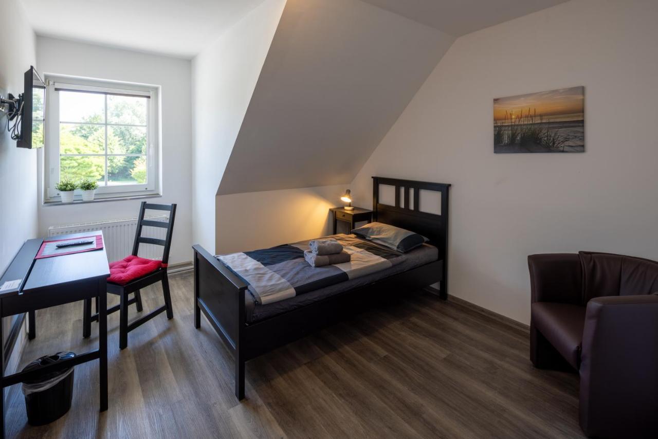 Gaestehaus Olympia Wilhelmshaven - Moderne Einzelzimmer Mit Eigenem Bad Fuer Monteure Schortens