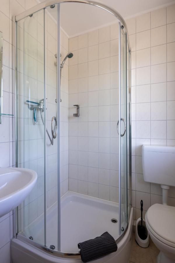 Gaestehaus Olympia Wilhelmshaven - Moderne Einzelzimmer Mit Eigenem Bad Fuer Monteure Apartamento Schortens